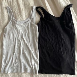 2 Everlane Tanks